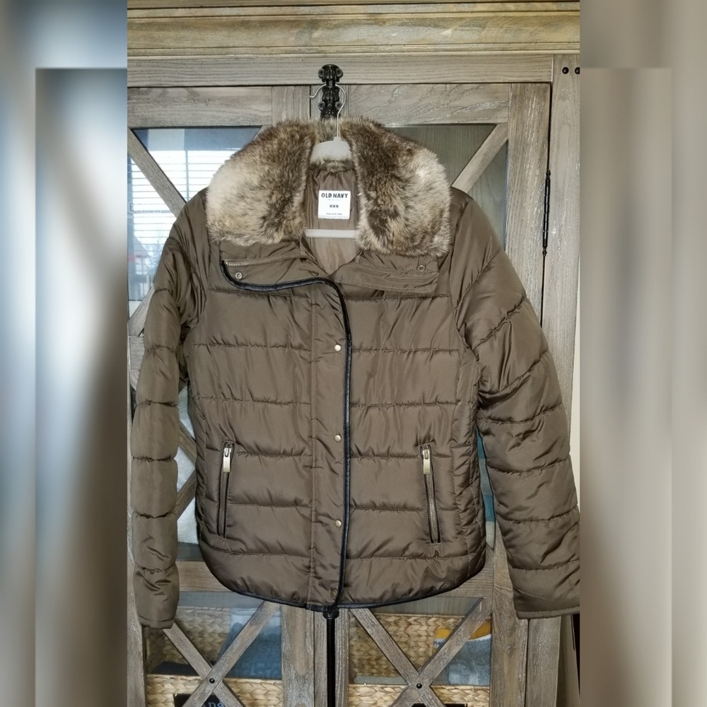 Old Navy puffer Jacket with faux fur collar